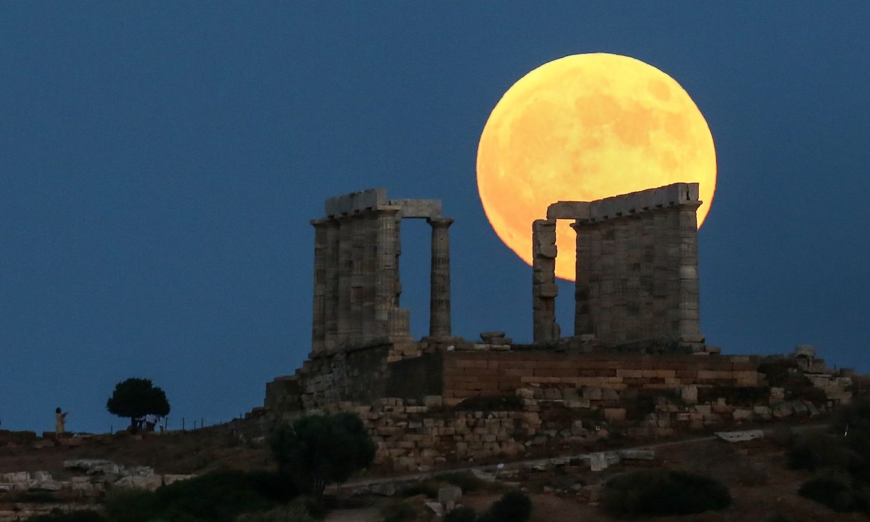 Πλησιάζει η πρώτη ολική έκλειψη Σελήνης από το 2022 – Πότε θα γίνει και πού θα είναι ορατή