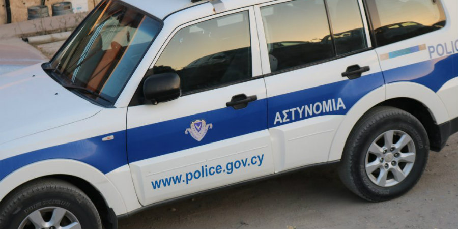 Εντόπισαν 23χρονο με πτυσσόμενο ρόπαλο και κάνναβη - Του πέρασαν χειροπέδες