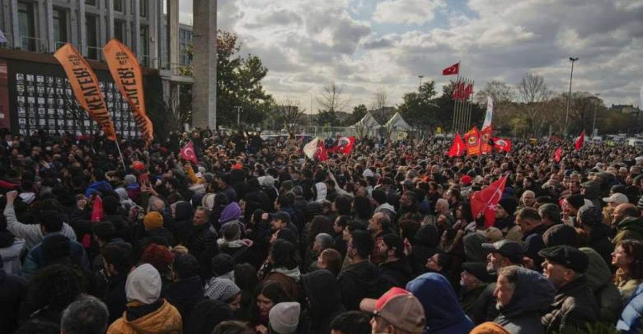 Ο Ιμάμογλου βρίσκεται με το ένα πόδι στη φυλακή και ο Ερντογάν έχει πάρει το μεγάλο ρίσκο