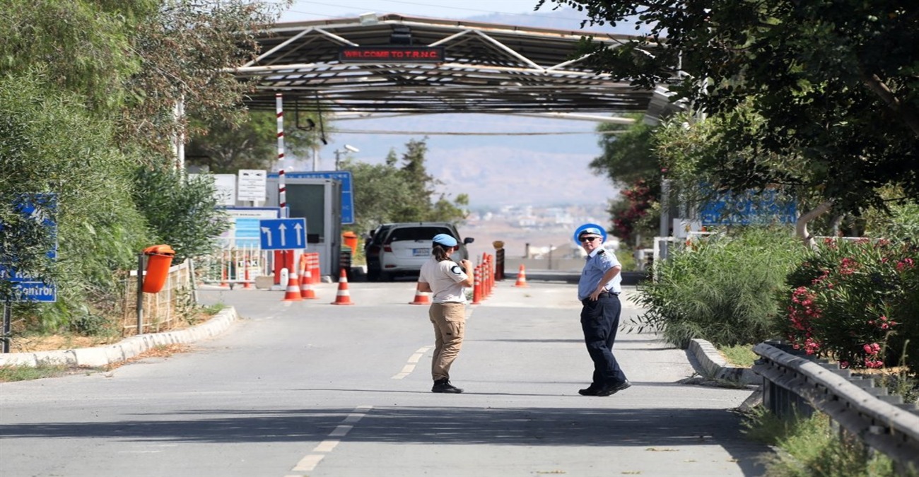 Τ/κ ΜΜΕ: Στις φυλακές του ψευδοκράτους Ε/κ ταξιτζής - Εντόπισαν δύο γυναίκες στο καπό του οχήματός του