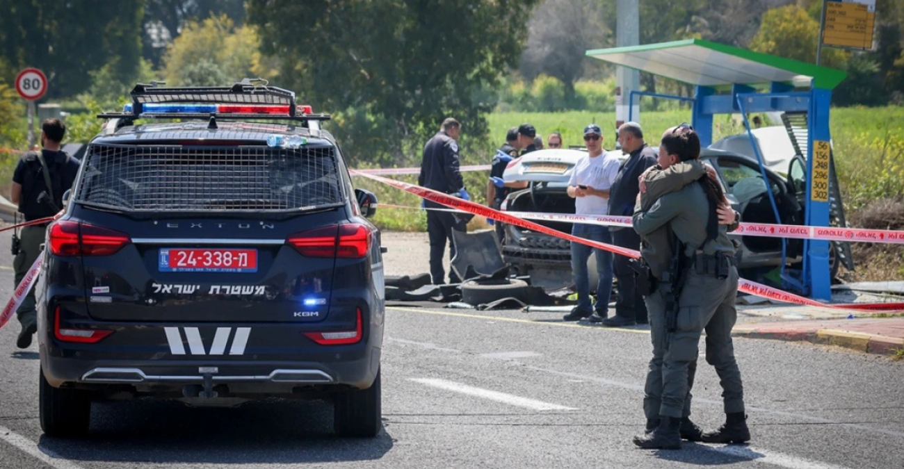 Τρομοκράτης μαχαίρωσε στρατιώτη και πυροβόλησε 75χρονο που οδηγούσε το αυτοκίνητό του