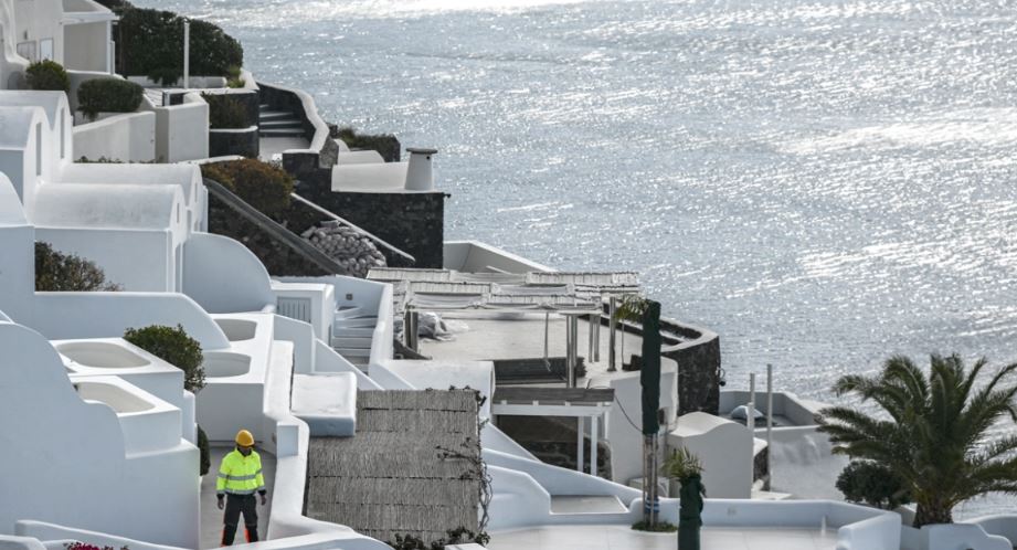 Σεισμοί στη Σαντορίνη: «Έχουμε δρόμο ακόμα μπροστά μας»