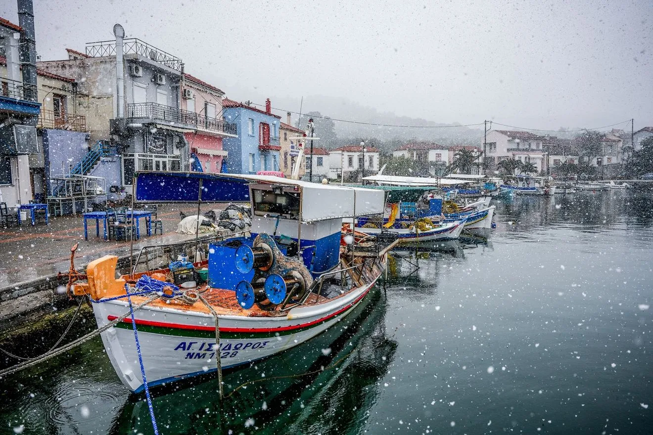 Μαγευτικές εικόνες από το χιονισμένο τοπίο