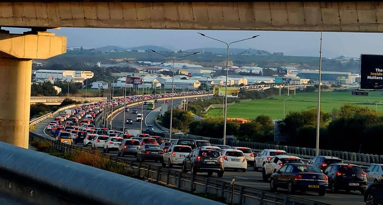 Οδηγοί Προσοχή: Παραμένουν κλειστές οι δύο λωρίδες στον αυτοκινητόδρομο - Η ανακοίνωση της Αστυνομίας