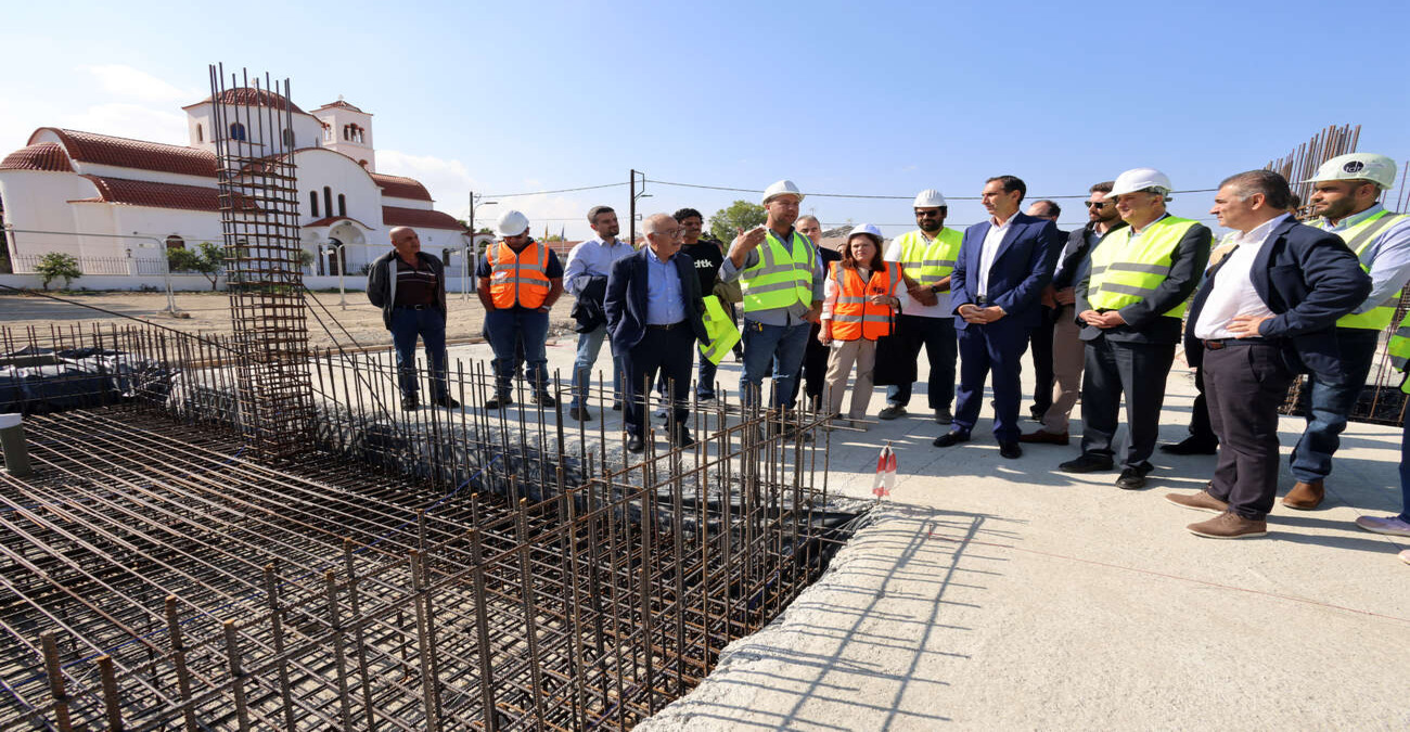 Σχέδιο κτίΖΩ: Στο εργοτάξιο της πρώτης πολυκατοικίας ο ΥΠΕΣ - Δείτε φωτογραφίες