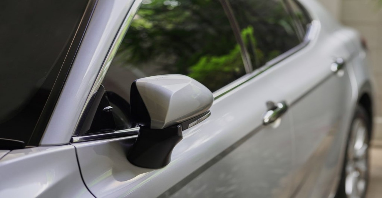 Γιατί δεν πρέπει να κλείνετε τους καθρέφτες του αυτοκινήτου όταν παρκάρετε - Το κόλπο που λίγοι γνωρίζουν