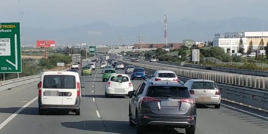 Οδηγοί Προσοχή: Κυκλοφοριακό κομφούζιο στον αυτοκινητόδρομο λόγω τροχαίου- Έκλεισε λωρίδα - Δείτε σε ποιο ύψος