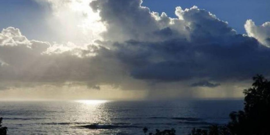 «Άστατος» καιρός την Τρίτη: Συννεφιά, καταιγίδες και ψηλές θερμοκρασίες