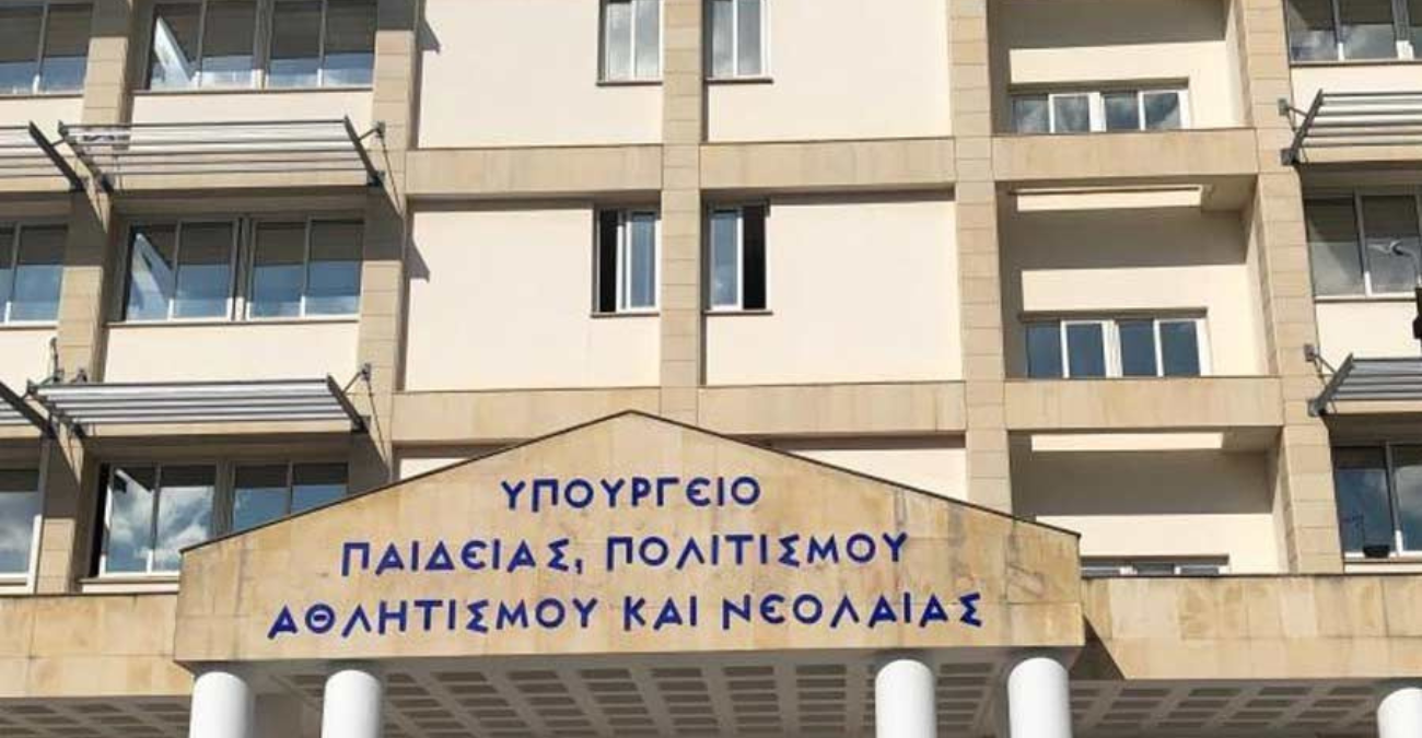 ΥΠΑΝ: Δεν επηρεάζεται η εισαγωγή στα ελληνόγλωσσα από τα ξενόγλωσσα προγράμματα