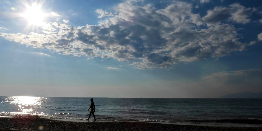 «Επιμένει» η σκόνη – Επιστρέφουν οι μεμονωμένες βροχές και οι ισχυροί άνεμοι στα παράλια