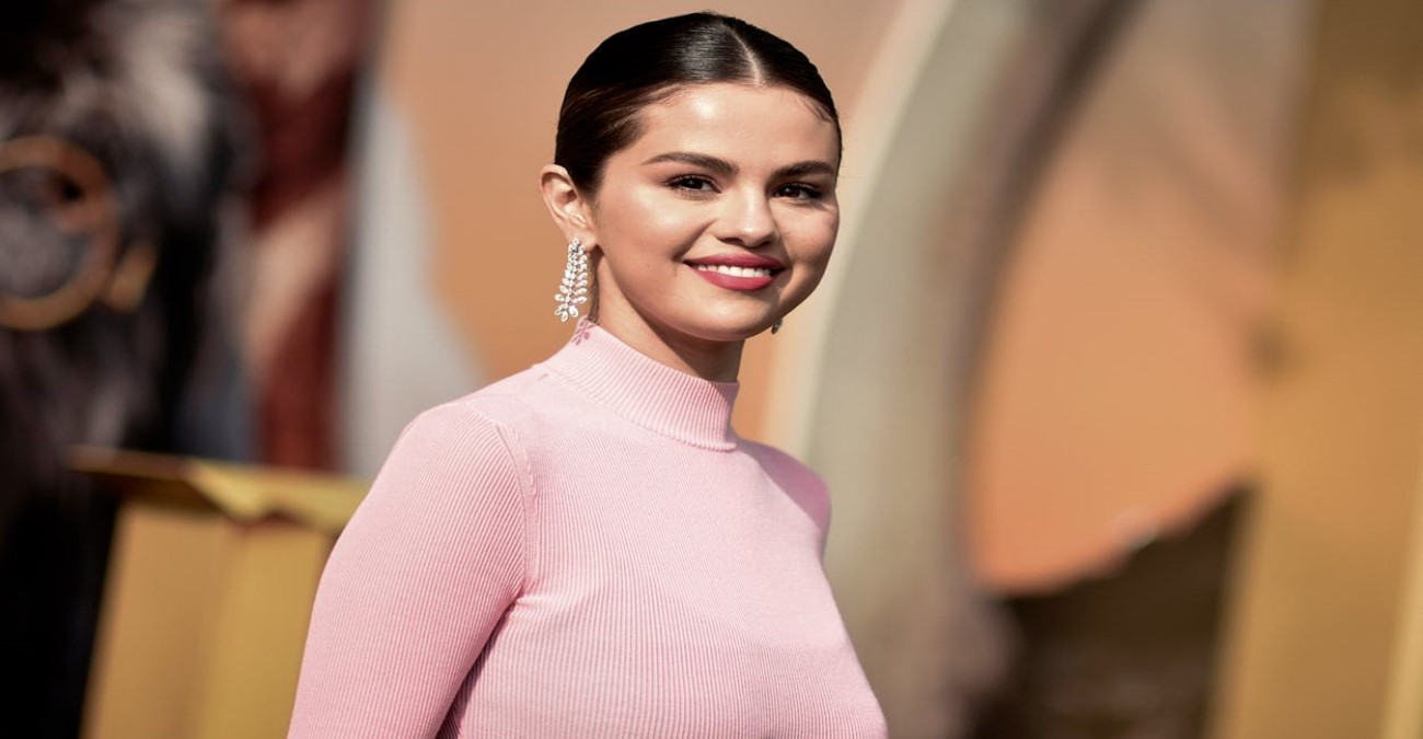 Selena Gomez: «Πέρασα πέντε χρόνια χωρίς σχέση, σκόπευα να υιοθετήσω ένα παιδί στα 35 μου»