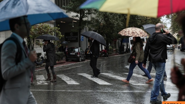 Καιρός: Ο Άγιος Βασίλης φέρνει...την κακοκαιρία «Elena» - Χριστούγεννα με κίτρινη προειδοποίηση